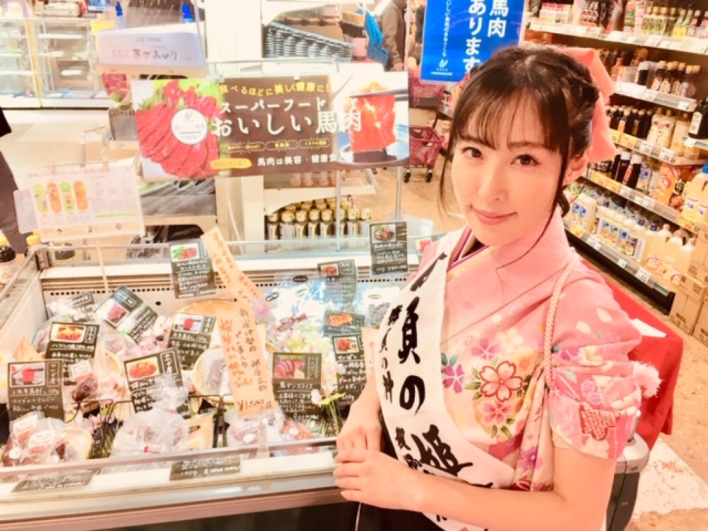 女優！風谷南友さんが、生鮮食品館「ＨＯＴＯＤＡ」の１日店長に就任！
